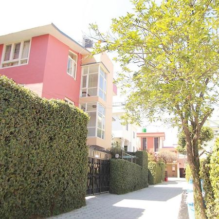 Ojas Wellness B&B Lalitpur Экстерьер фото